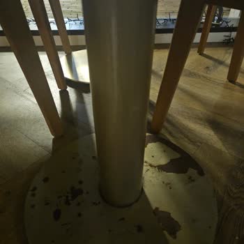 Vrl Mobilya Üç Ayda Paslanan Dış Mekan Masaları ve Şirketin Sessizliği