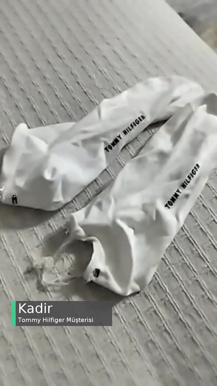 Tommy Hilfiger Defolu Çorap! videonun kapak resmi