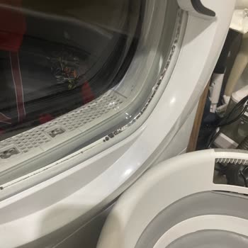 Hoover Kapağın Altındaki Siyah Tozlar Temizlenemiyor ve Hijyen Sorunu Oluşturuyor