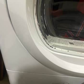 Hoover Kapağın Altındaki Siyah Tozlar Temizlenemiyor ve Hijyen Sorunu Oluşturuyor