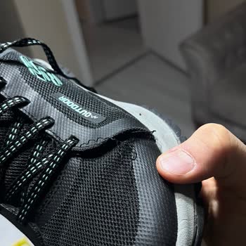 1. Ayda Dikiş Atan Skechers Ayakkabısı Değişim Talebi