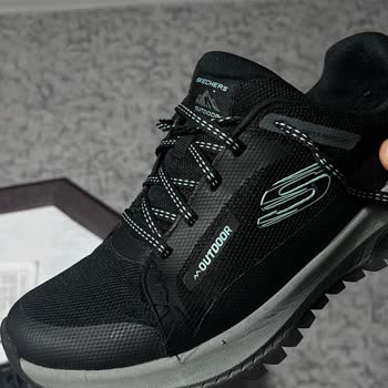 1. Ayda Dikiş Atan Skechers Ayakkabısı Değişim Talebi