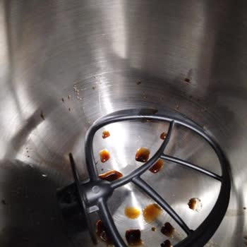 Tekrar Eden Yağ Sızıntısı Nedeniyle Mutfak Şefi Değişimi Talebi