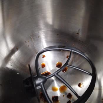 Tekrar Eden Yağ Sızıntısı Nedeniyle Mutfak Şefi Değişimi Talebi