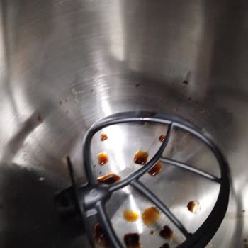 Tekrar Eden Yağ Sızıntısı Nedeniyle Mutfak Şefi Değişimi Talebi