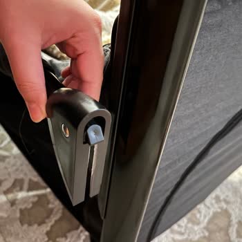 Huggy Anne Yanı Aparatı Kırıldı, Silikon Parçalar Çıkıyor ve Bebek Güvenliği Tehlikede