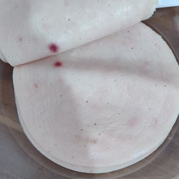 File Market Yeni Mahalle Şubesinden Aldığım Dana Jambonda Kan Lekesi