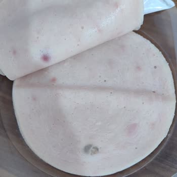 File Market Yeni Mahalle Şubesinden Aldığım Dana Jambonda Kan Lekesi