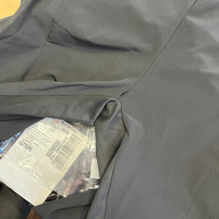 Büyük Yırtıklı Eşofman Ve Yanıltıcı Ayakkabı İle Kalite Kontrolü Ve İade Sürecinde Yaşanan Sorunlar