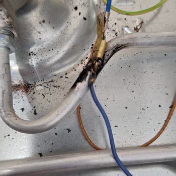 Kumtel Ankastre Setinde Gaz Borusu Delinmesi Ve Yangın Riski