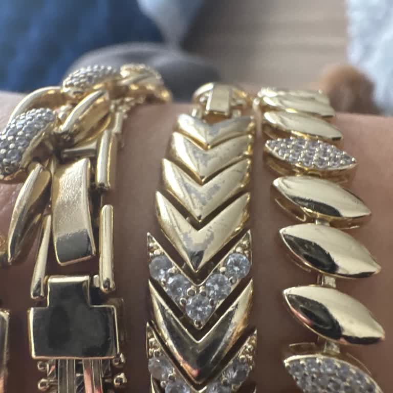 Kısa Sürede Kararan Bileklikler İçin Değişim Ve Güvence Talebi