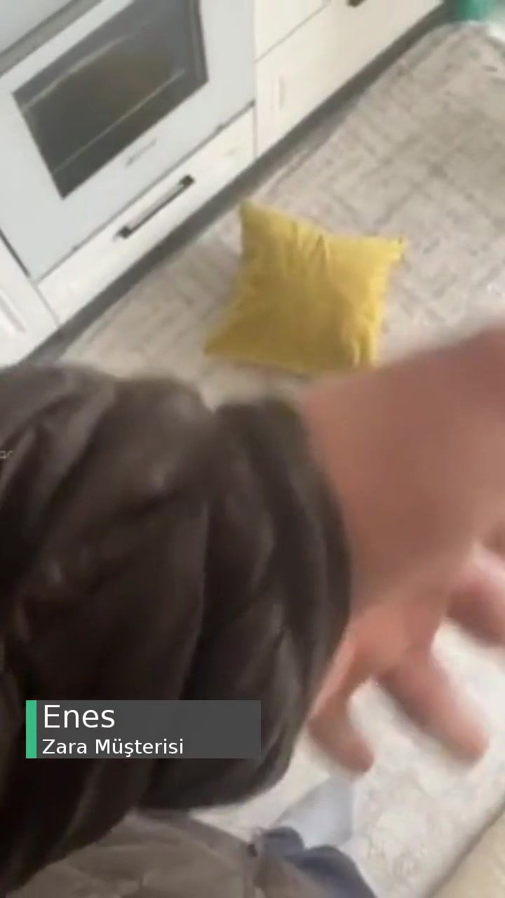 Zara'dan Aldığım Montta Tüy Atması Ve Bazı Yerlerde Açılma! videonun kapak resmi