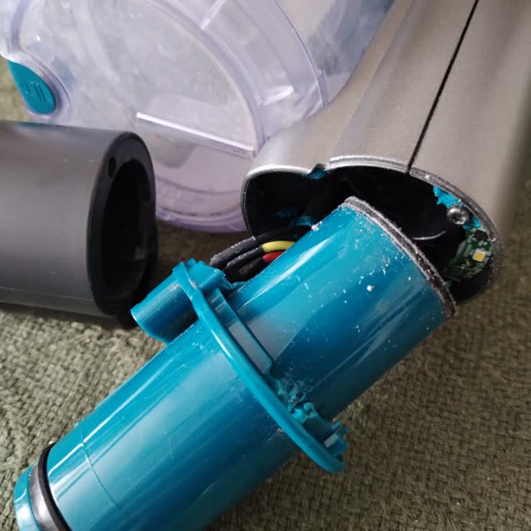 Philips Aqua Plus Kablosuz Dikey Süpürge Kısa Sürede Toz Döndürme Ve Kırılma Sorunu