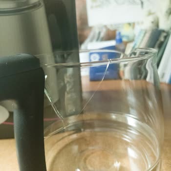 Altus Çay Makinesinin Kırık Cam Demlik Parçası İçin Acil Değişim Talebi