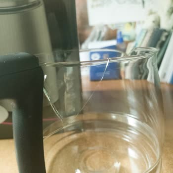 Altus Çay Makinesinin Kırık Cam Demlik Parçası İçin Acil Değişim Talebi