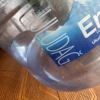 Damacana Suyunda Beyaz Kalıntı Hijyen Ve Sağlık Endişesi