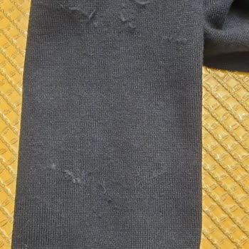 Üç Saat Kullanım Sonrası Tüylenen Hediye Kazakta Değişim Talebi Reddedildi