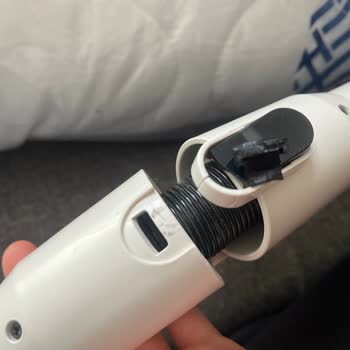 Sinbo 8633 Dikey Süpürge Aparatı Çatladı, Garanti Kapsamında Parça Değişimi İstiyorum