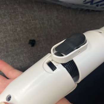 Sinbo 8633 Dikey Süpürge Aparatı Çatladı, Garanti Kapsamında Parça Değişimi İstiyorum