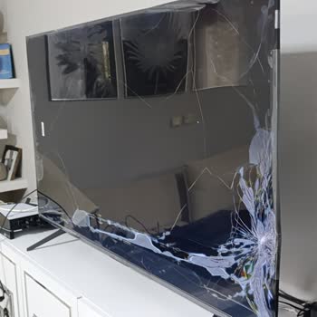 Kırık TV Ve Ek Garantiden Değişim Talebi