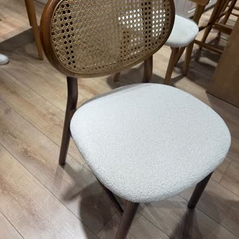 Eksik Kalan Sandalyeler, Masa Ayakları Ve Ayna İçin Hızlı Çözüm Bekliyorum