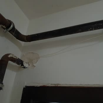 Türk Telekom Fiber Altyapı Geçişinde Özensiz İşçilik, Kapı Ve Duvar Hasarı