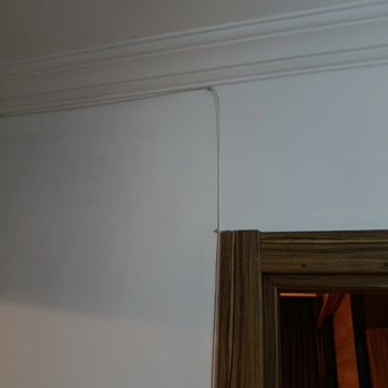 Türk Telekom Fiber Altyapı Geçişinde Özensiz İşçilik, Kapı Ve Duvar Hasarı