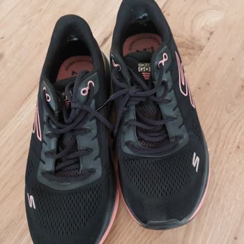 Skechers Ayakkabısındaki Üretim Hatası Nedeniyle Oluşan Yırtık Ve Tahriş Sorunu