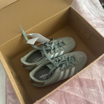 Yanlış Model Ve Renk Gönderilen Ayakkabı İçin Doğru Ürünün Değiştirilmesini Talep Ediyorum