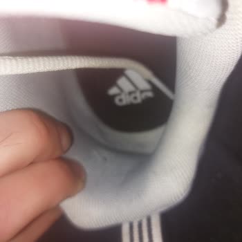 Adidas Ayakkabıda İç Astar Delinmesi Kalite Sorunu