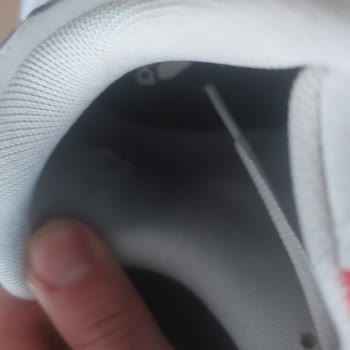 Adidas Ayakkabıda İç Astar Delinmesi Kalite Sorunu