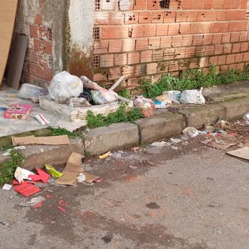 Yeşilbağlar Mahallesinde Çöp Birikimi Ve Koku Sağlık Sorunu Yaratıyor