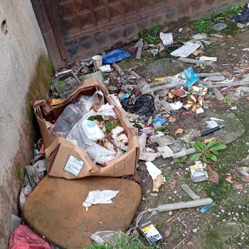 Yeşilbağlar Mahallesinde Çöp Birikimi Ve Koku Sağlık Sorunu Yaratıyor