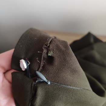 Defolu Elbise Ve Cevapsız Müşteri Hizmeti