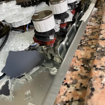 Kumtel Kağıthane Servisi Camı Kırdı, Ücretsiz Onarım Reddetti