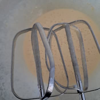 Philips Mikserde Ani Gürültü Ve Bükülen Metal Parça