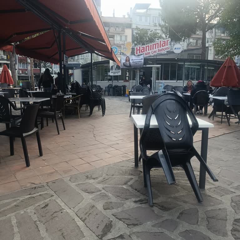 Hanımlar Kahvesi’nde Dışarıdan Getirilen Yiyeceklerde Ayrımcılık Ve Kaba Personel Üslubu