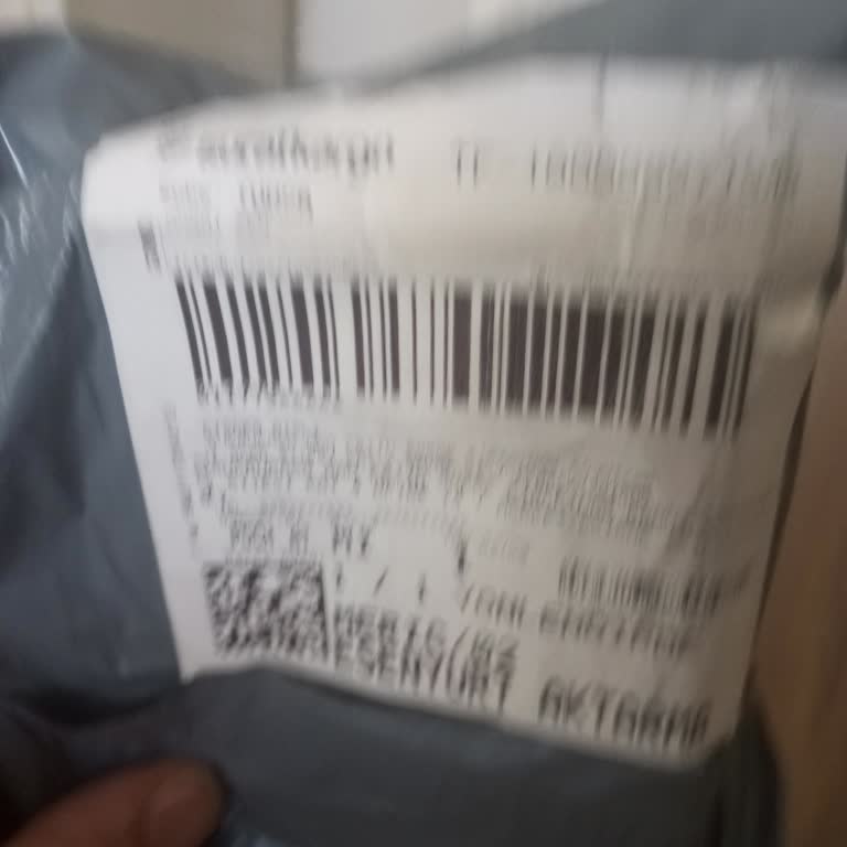 Kurye Paketi Bahçeye Bırakarak Zarar Verdi