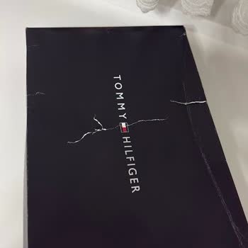 Tommy Hilfiger’da Hediye Çantası İhmal Ve Paketin Özensizliği