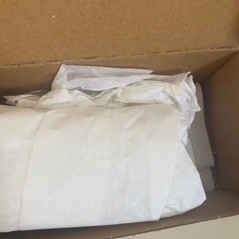 Estee Lauder Fondöten Paketi Açılmış, İçinde Saç Teli Bulunması