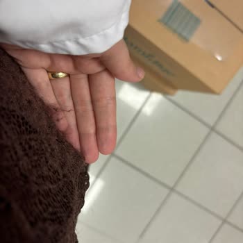 İlk Giyimde Yoğun Tüylenme Ve Mağaza Sorumluluk Reddi