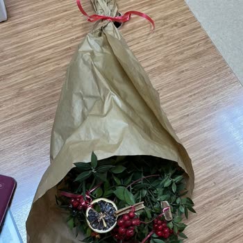 Kırışık Kağıt Ve Çürük Kokulu Çiçek, Müşteri Hizmetlerinden Cevap Gelmedi