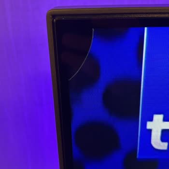 Kutu İçinden Çıkan Kırık Ekran Yetkili Servis Hatası