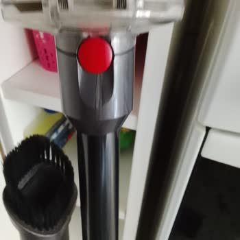 Dyson V12 Uzun Boru Bağlantısındaki Gevşeme Ve Aşırı Ses İçin Garanti Kapsamında Parça Değişimi Talebi