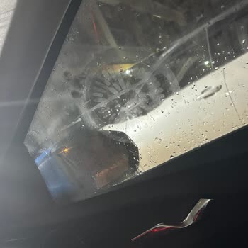 Sıfır Skoda Fabia Camlarındaki Vakum İzleri Kabul Edilemez Görüş Sorunu