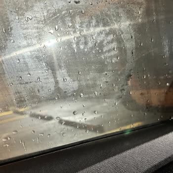 Sıfır Skoda Fabia Camlarındaki Vakum İzleri Kabul Edilemez Görüş Sorunu