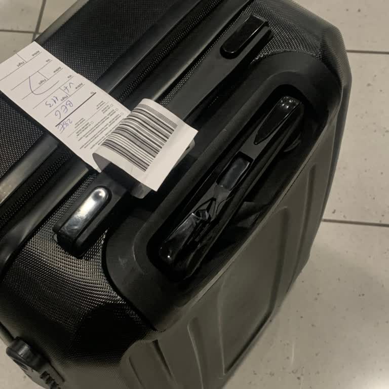 Ajet’in Yanıltıcı Bagaj Politikası Ve Kırık Valiz Tazminatı Reddedildi