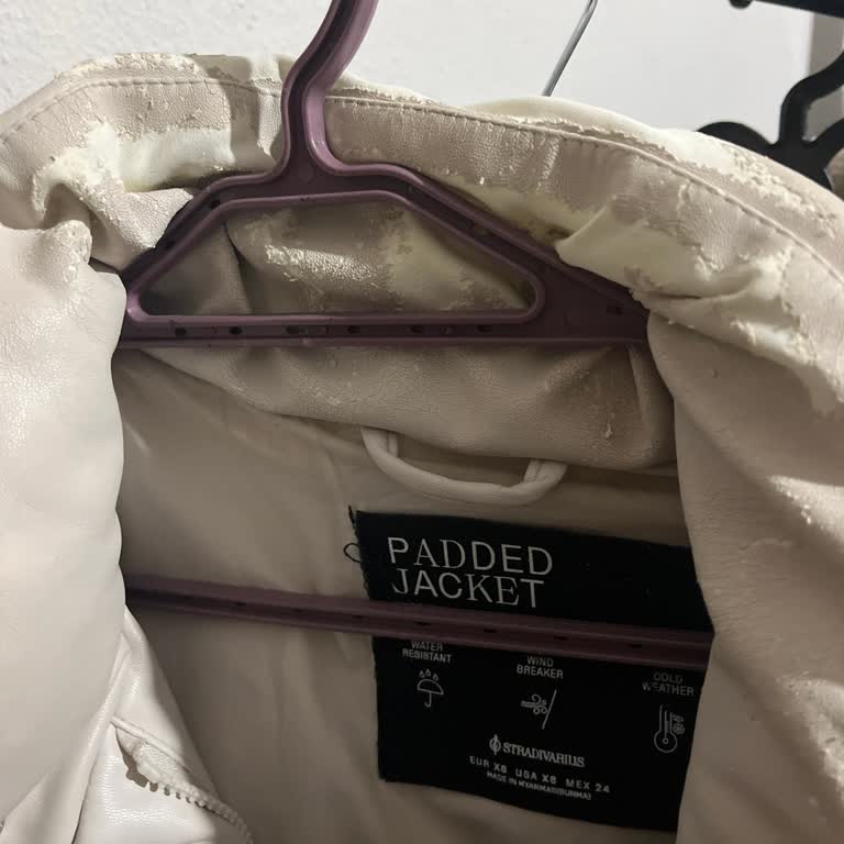 Stradivarius Deri Mont Yakasındaki Soyulma Ve Deformasyon Sorunu