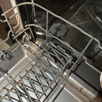 Teka Bulaşık Makinesinin Sepetleri Paslandı Ve Çatal Bıçaklarım Lekelendi