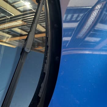 BMW F22 Ön Cam Fitilindeki Çatlak Sorunu Ve Ücretsiz Değişim Talebi